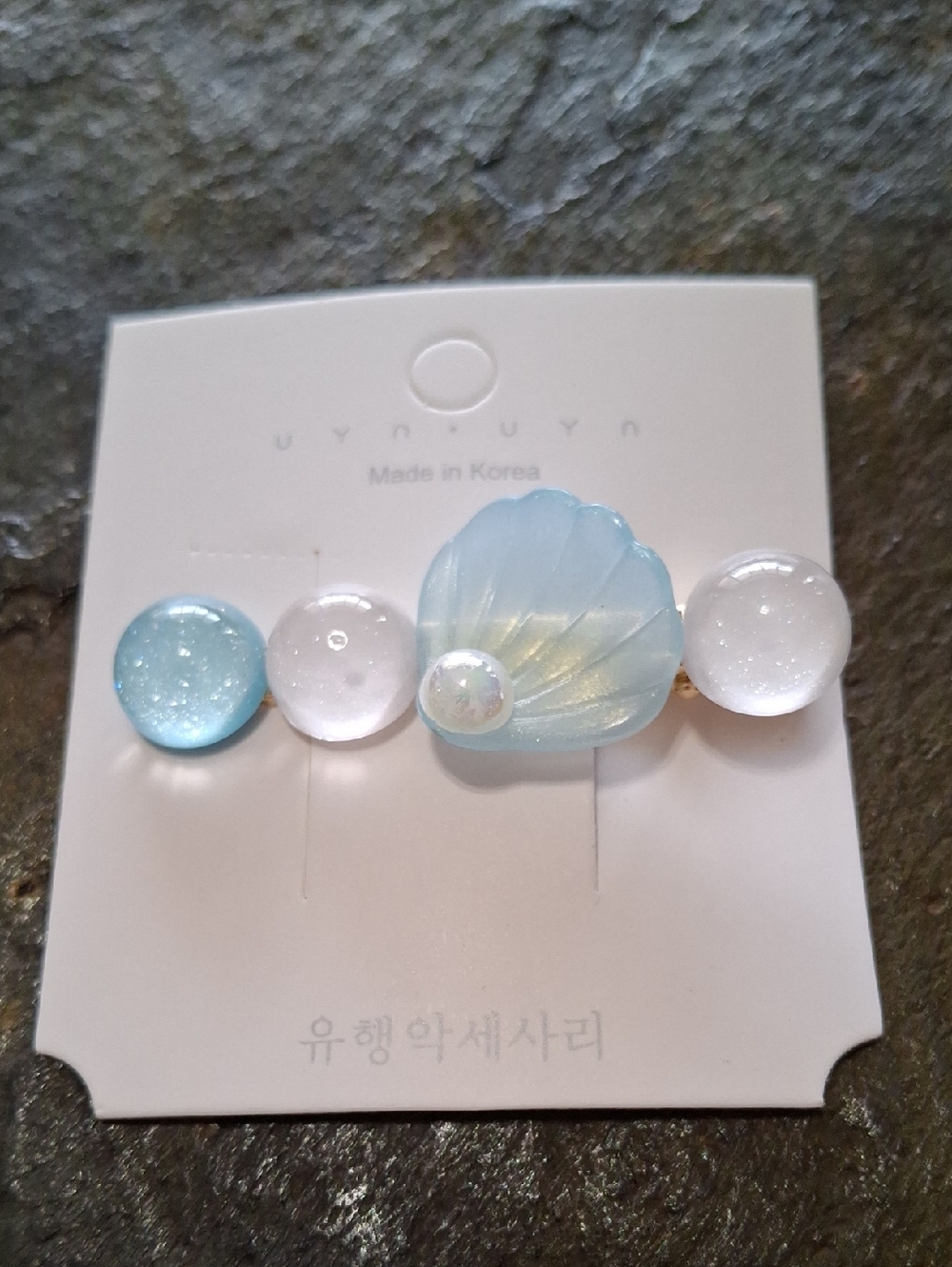 Shell Accent Pastel Blue Hair Clip